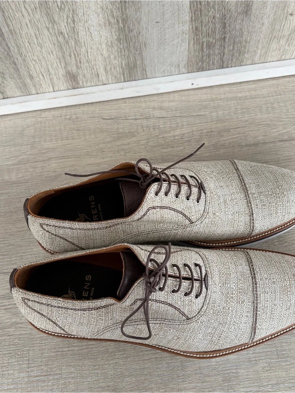 Lorens Lace Up Oxford Derby Mens 44 Beige White Preppy NWOT Quiet Luxury